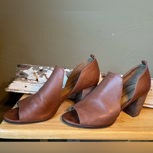 Lucky Brand women’s size 10 leather shoes. - Picture 4 of 8